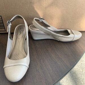 Lifestrides wedge heels 6.5